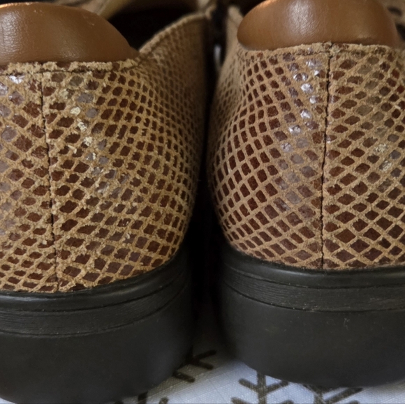 Alegria Taylor Pro Tan Glossy Leather Snake Slip-On Penny Loafer Size 40 (US 9) - Picture 6 of 10